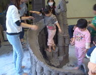 粘土で遊んでいる写真