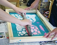 シルクスクリーンの様子 写真